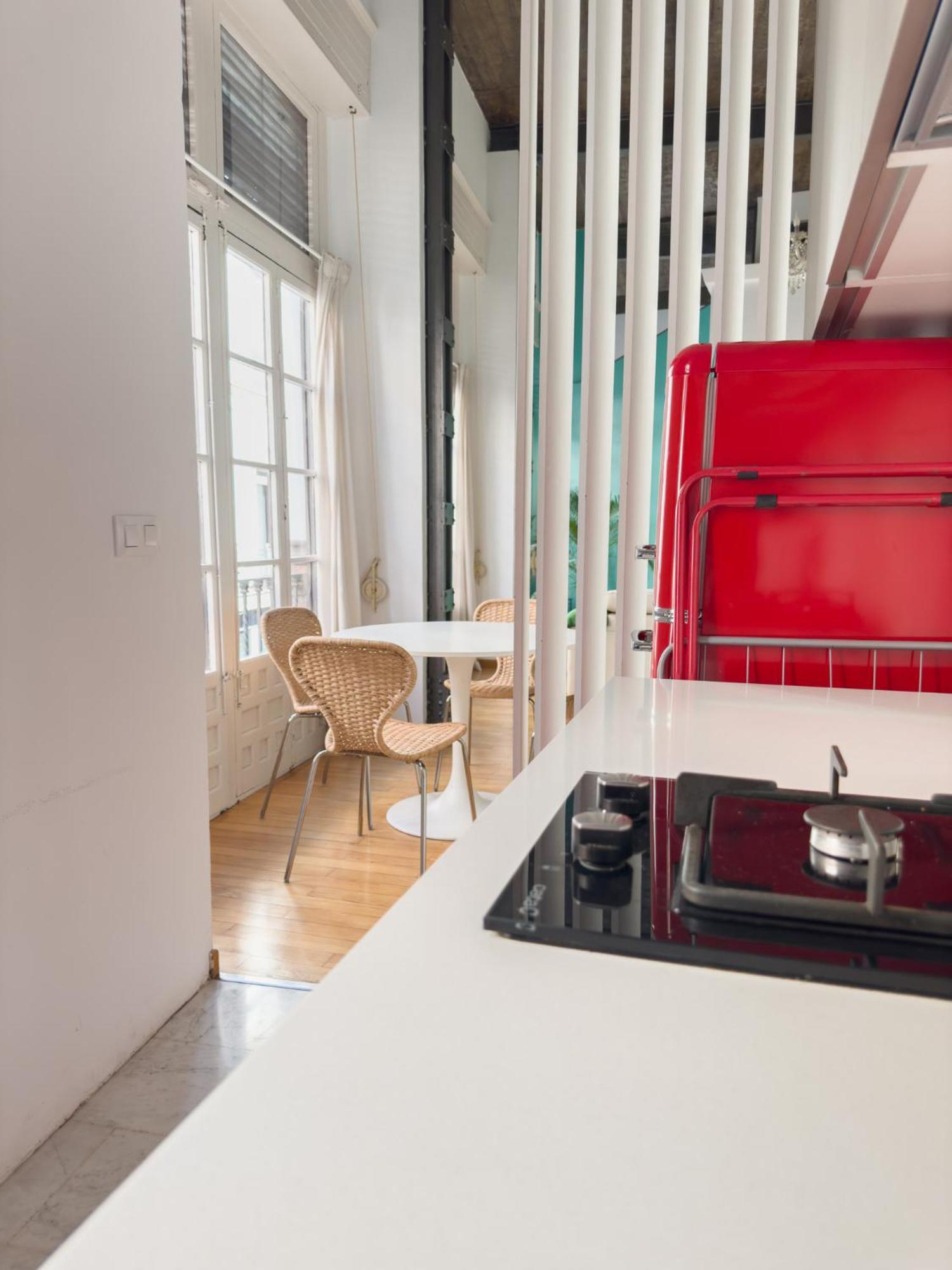 Stylish 1br Apt, Ac, Near Sight, Private Parking Opt