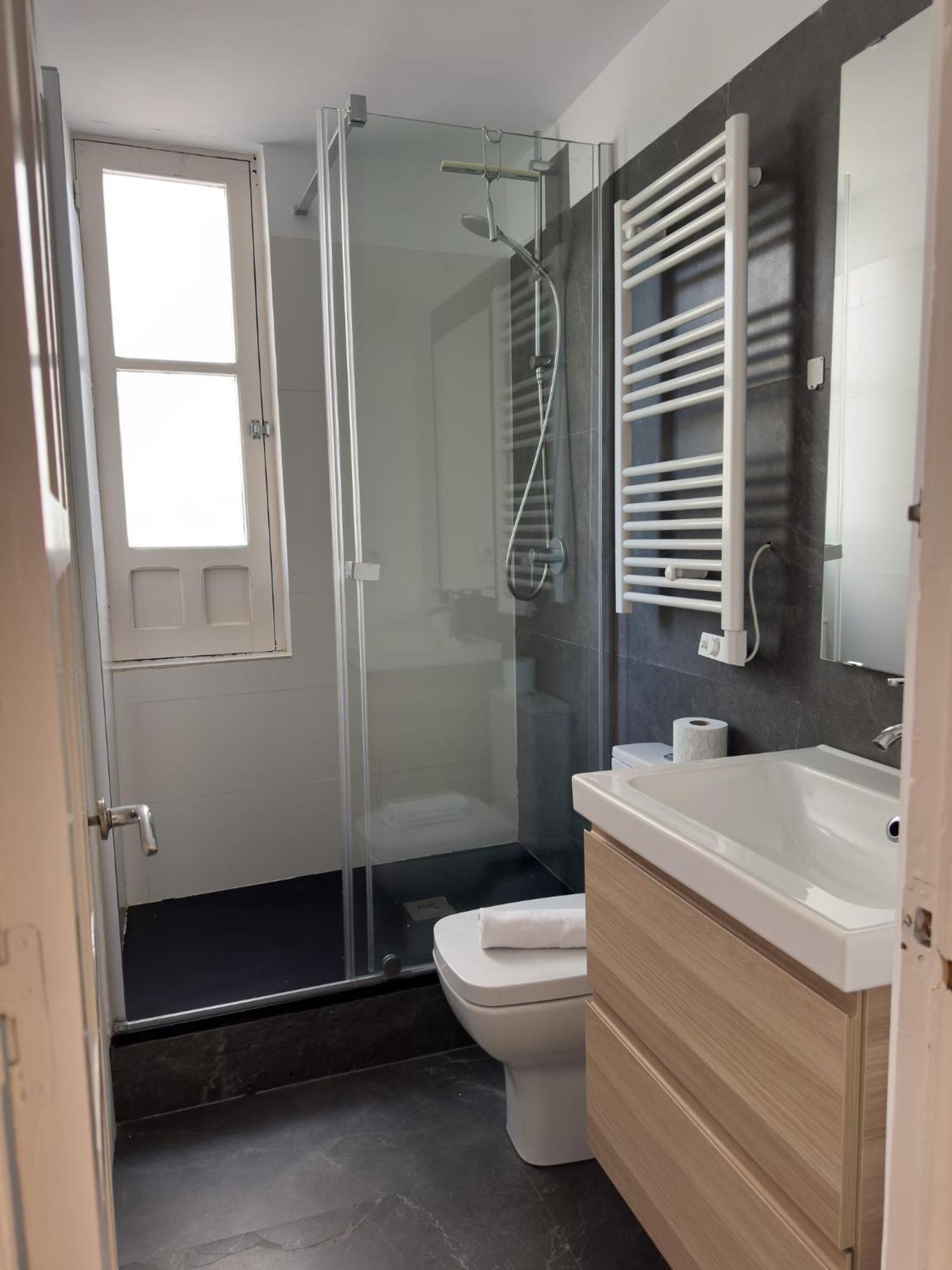 Appartement Stylish 1br Apt, Ac, Near Sight, Private Parking Opt *