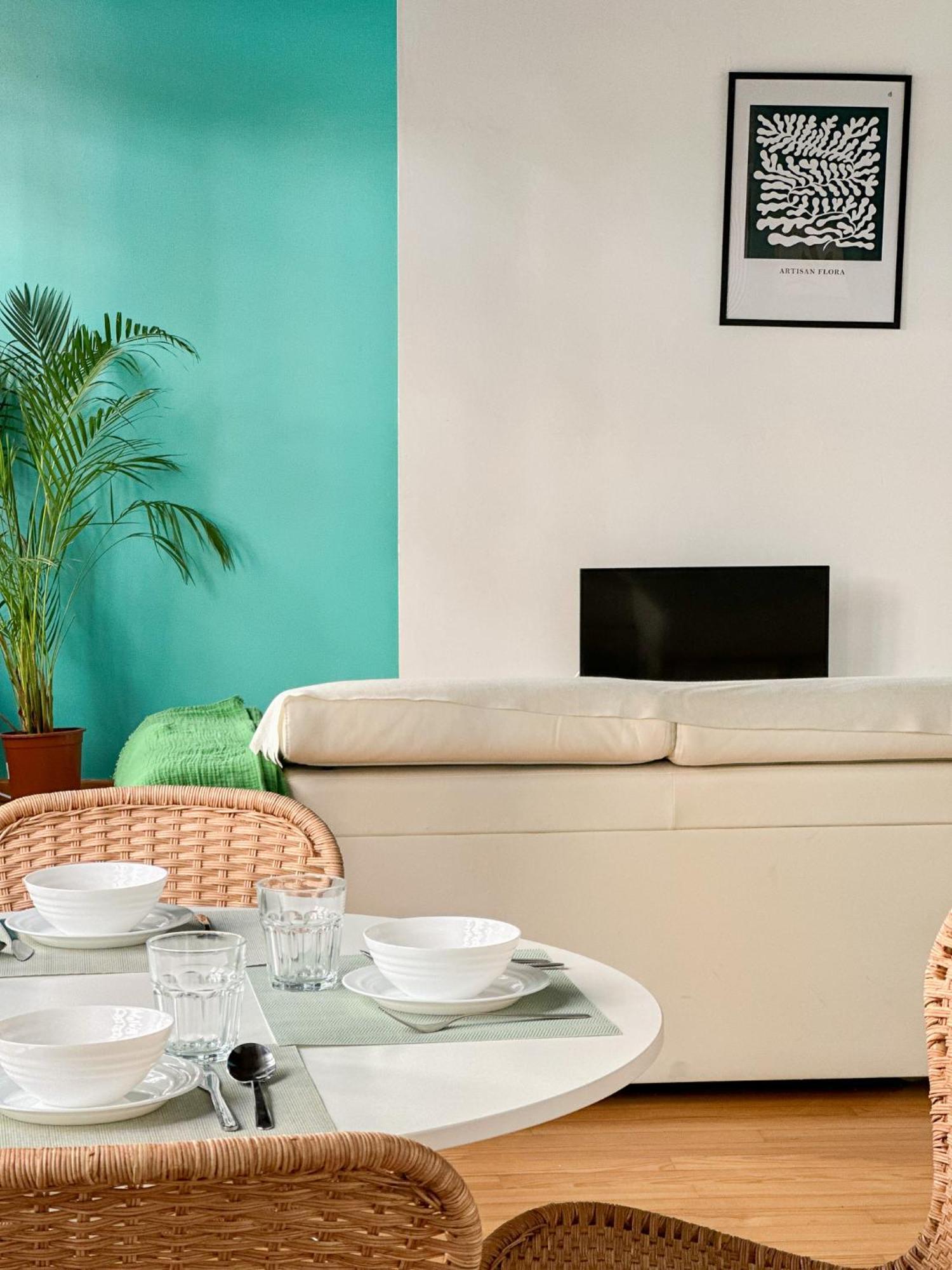 Stylish 1br Apt, Ac, Near Sight, Private Parking Opt